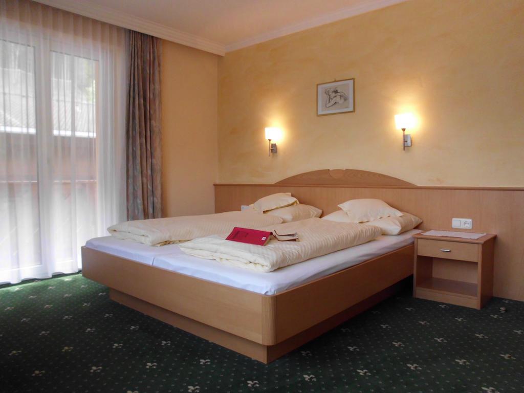 Ferienwohnungen Rahm Mayrhofen Room photo