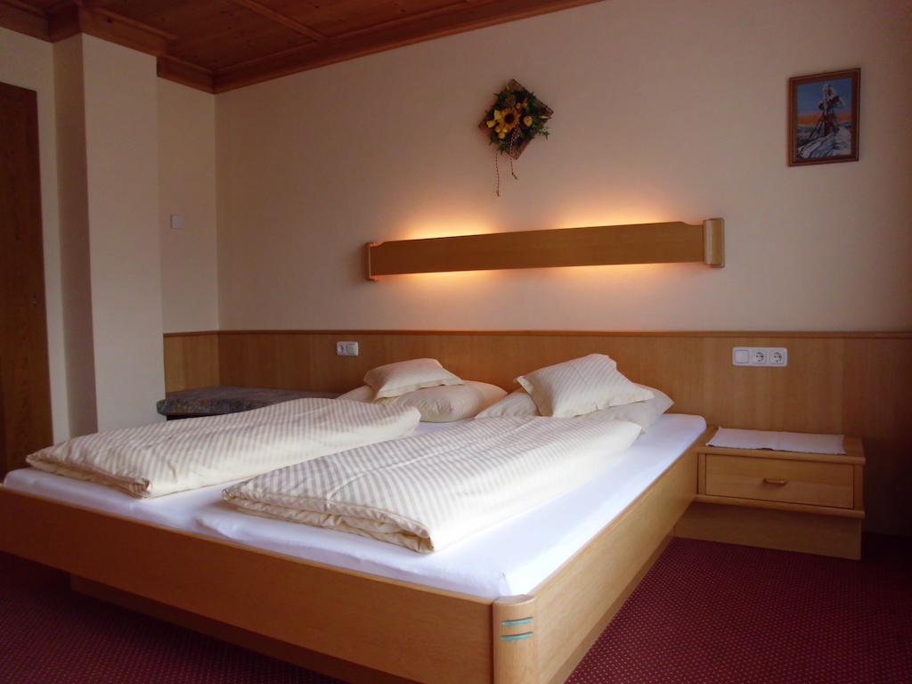 Ferienwohnungen Rahm Mayrhofen Room photo